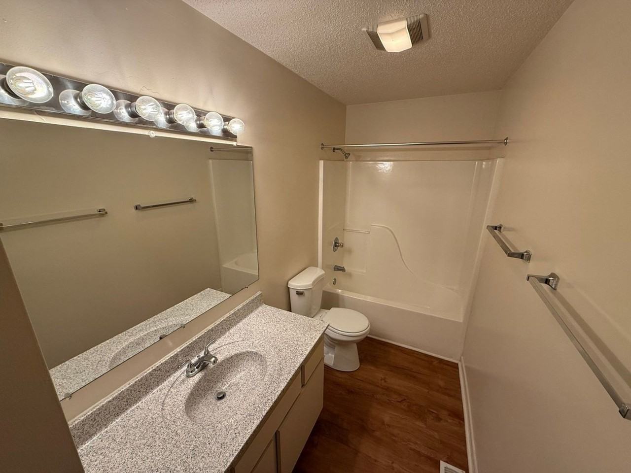 1105 W Parkway Ave #20 - Photo 7 of 20