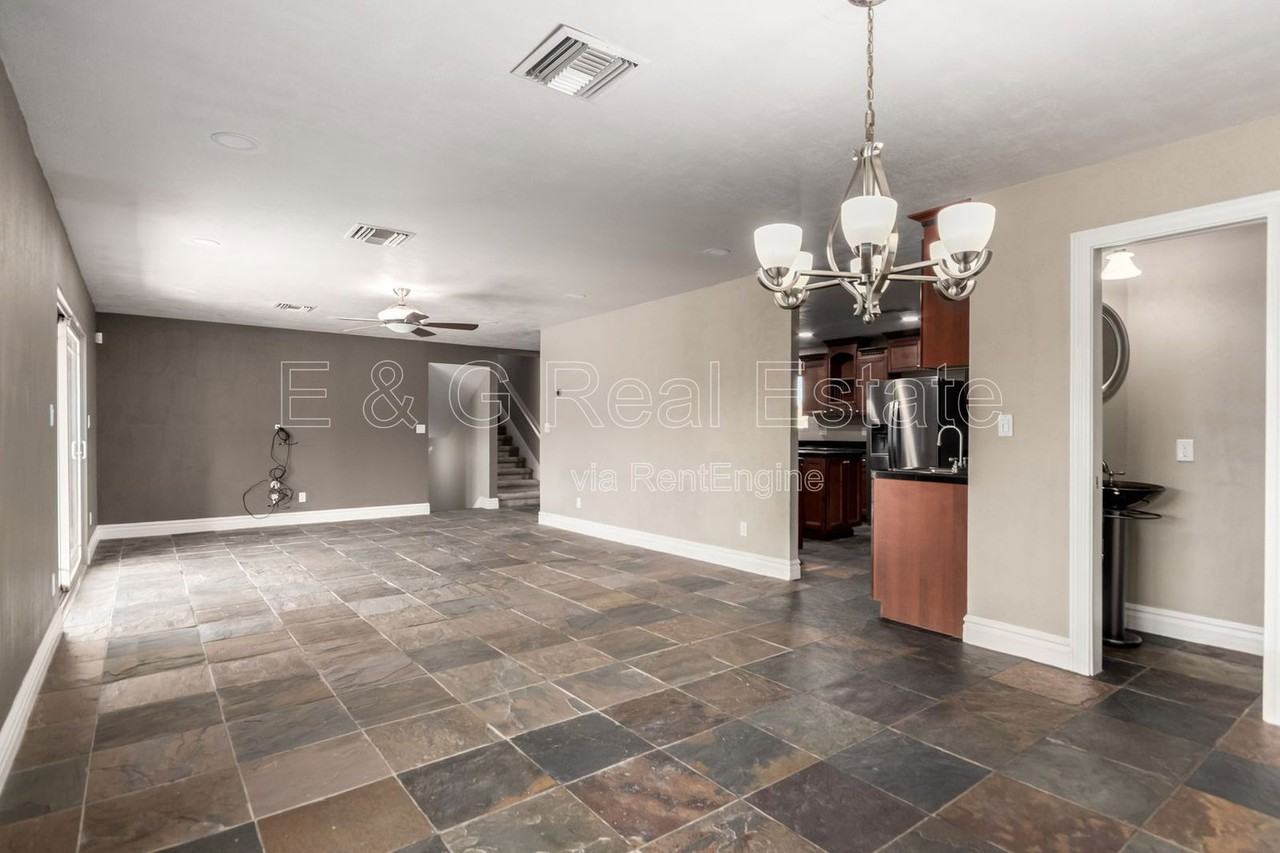 3912 S Elm St - Photo 7 of 41