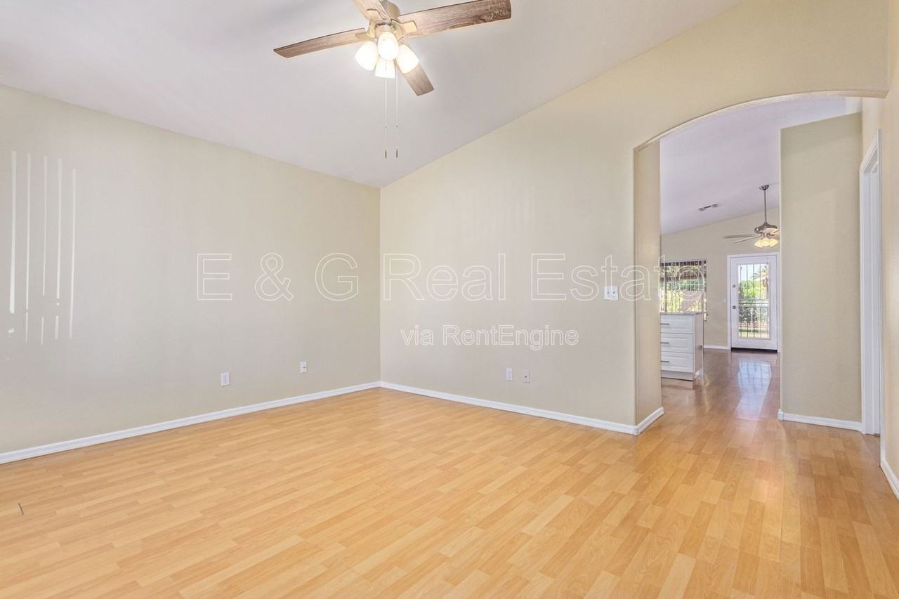 19011 N 12th Dr - Photo 4 of 28