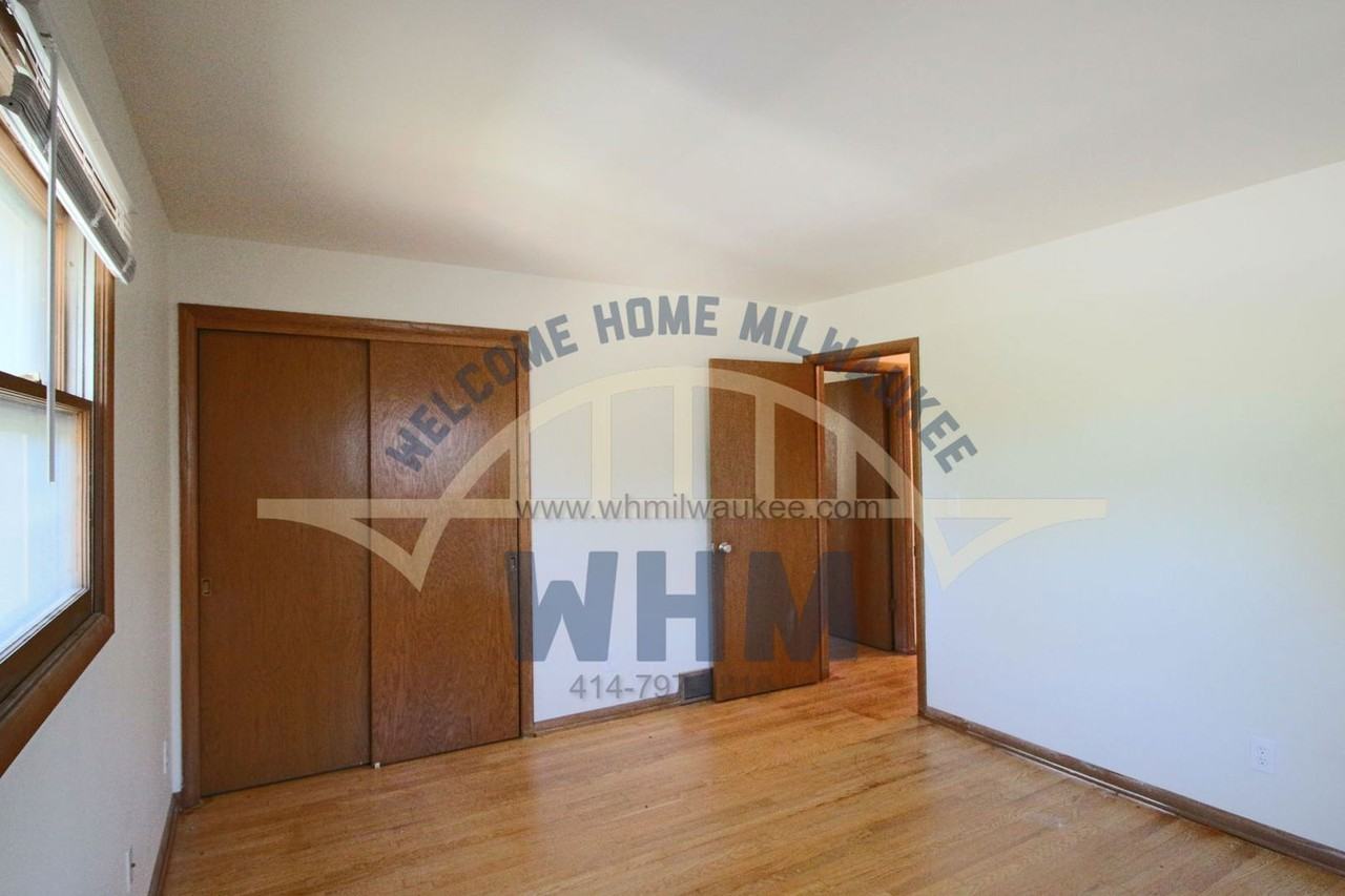 8526 W Appleton Ave - Photo 7 of 13