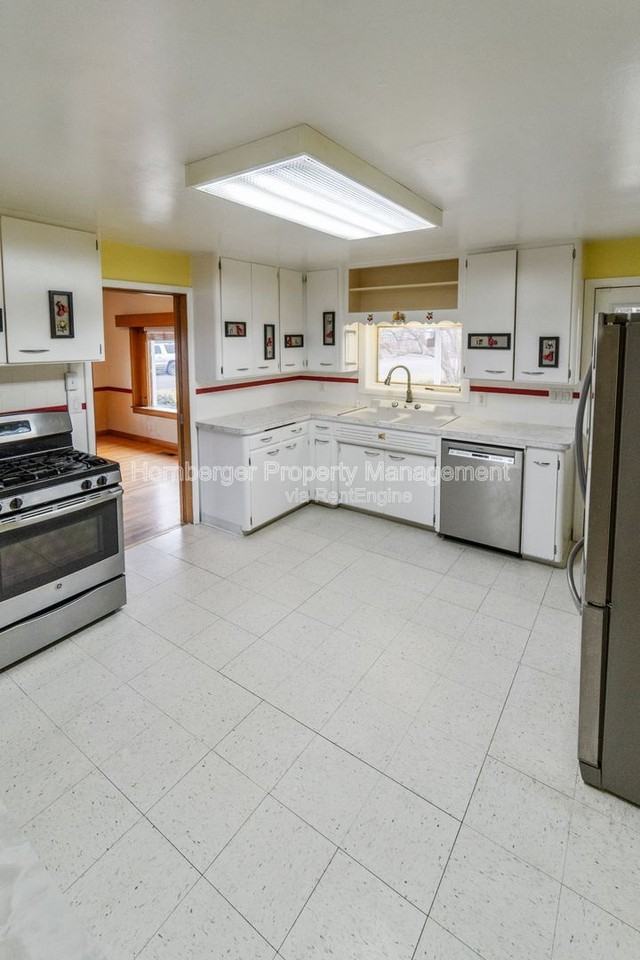 2324 E South Crescent Ave - Photo 6 of 40