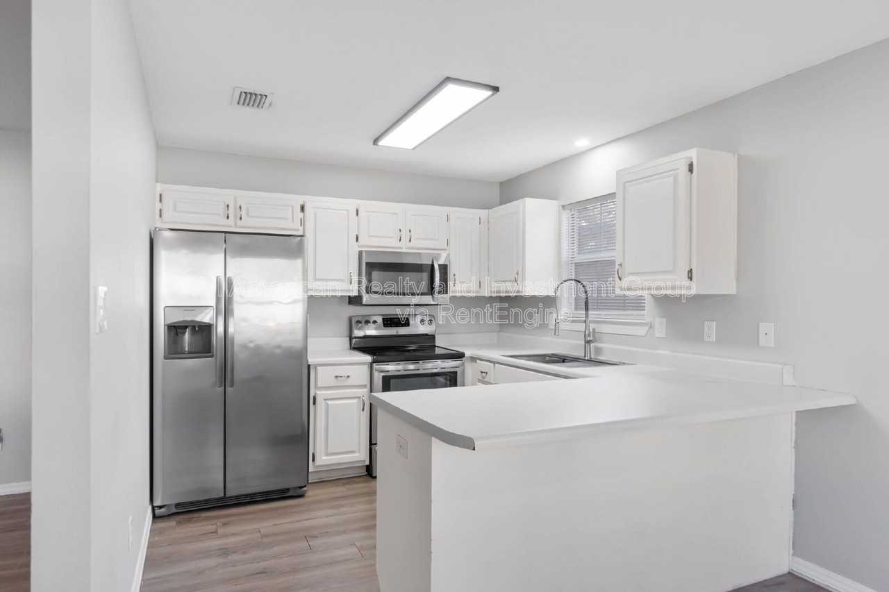 908 Emily Cir - Photo 7 of 24