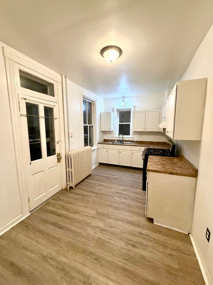 526 Howard Ave - Photo 5 of 24