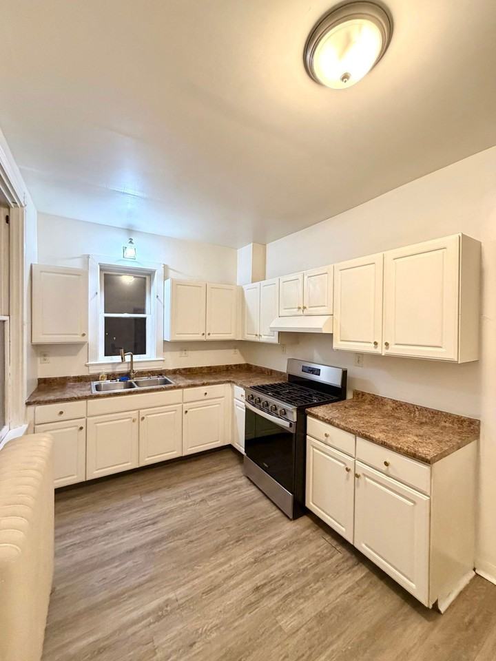 526 Howard Ave - Photo 6 of 24