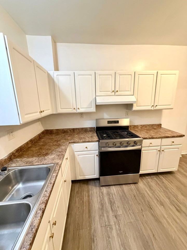 526 Howard Ave - Photo 7 of 24