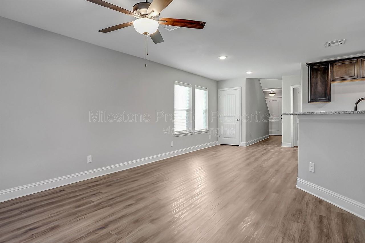 2735 W Washington St - Photo 3 of 12