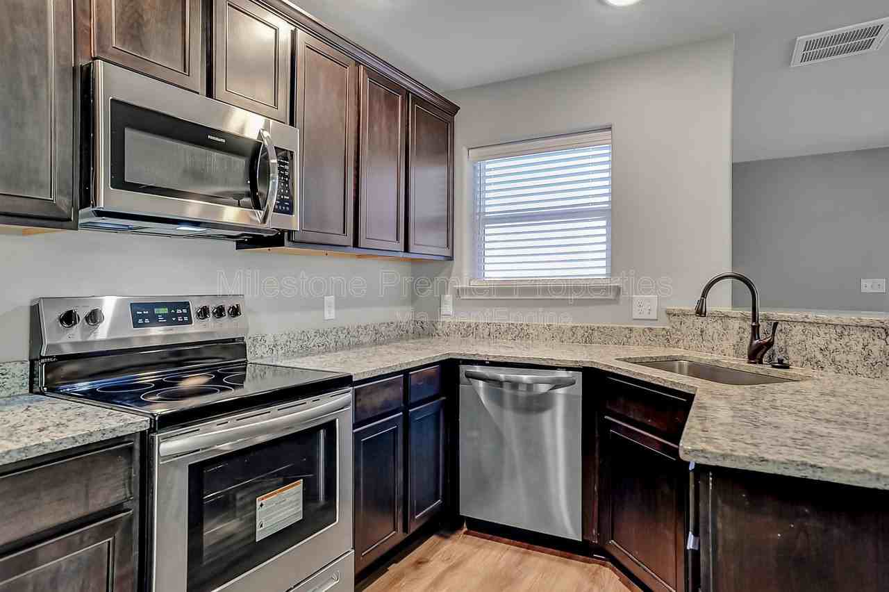 2735 W Washington St - Photo 5 of 12