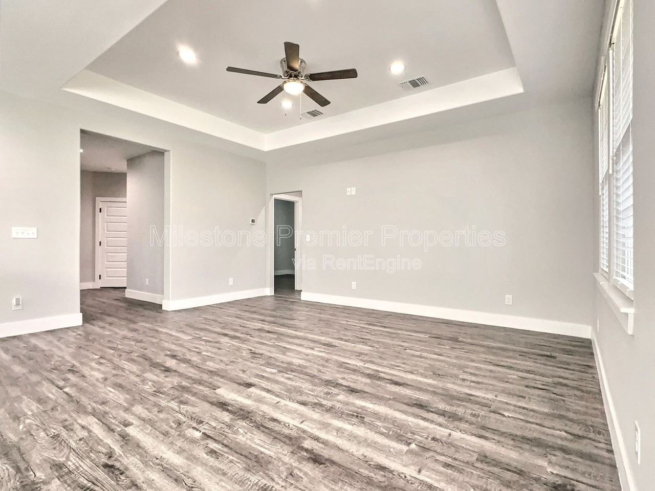 1036 Ray Dr - Photo 4 of 25