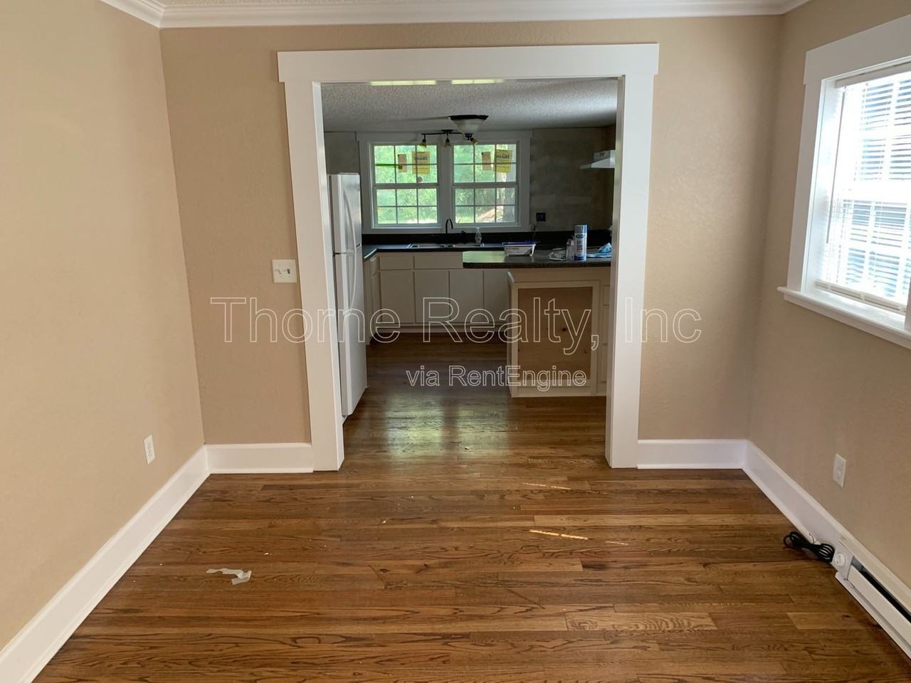 813 Clark St - Photo 5 of 22