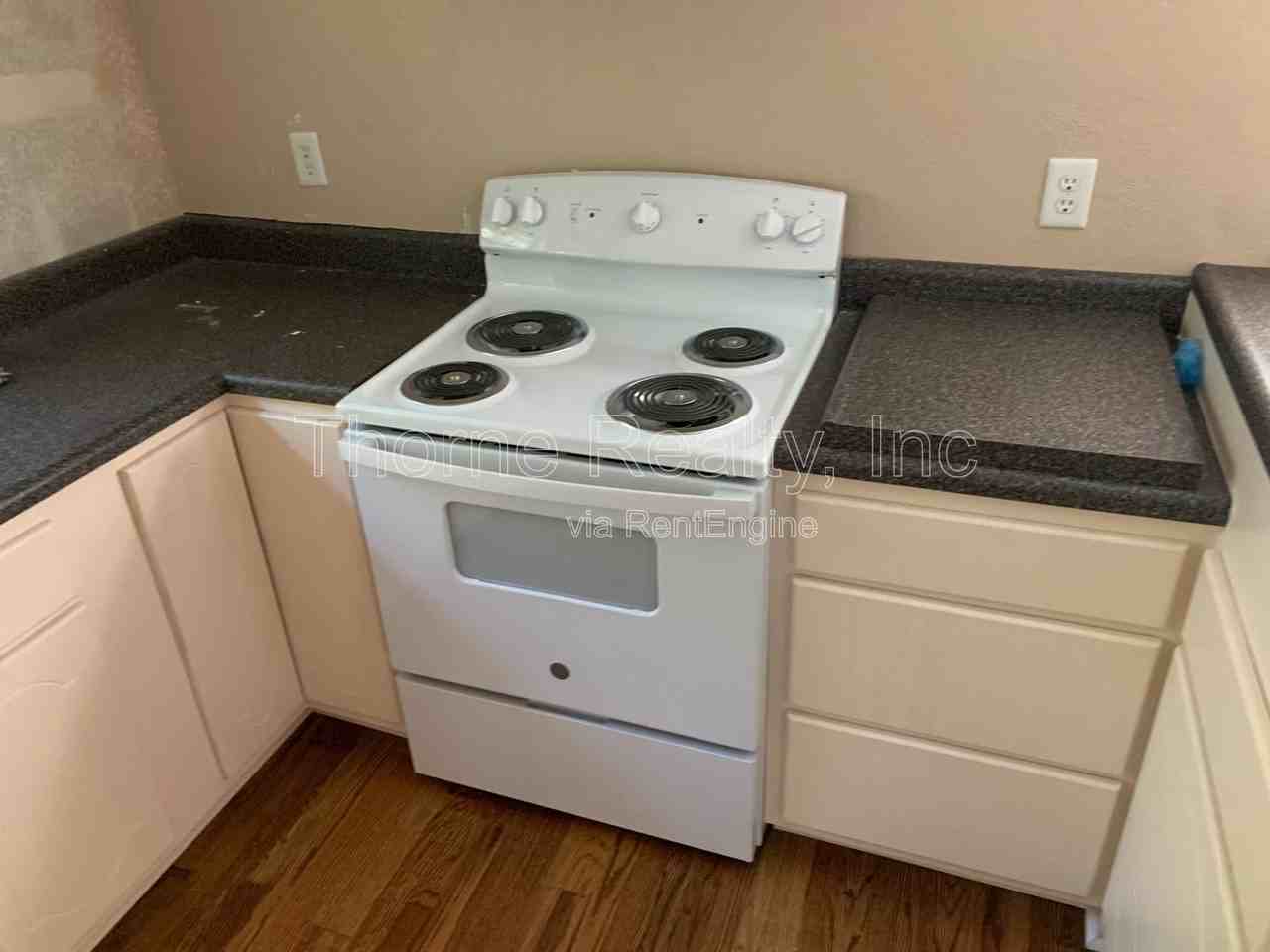 813 Clark St - Photo 7 of 22