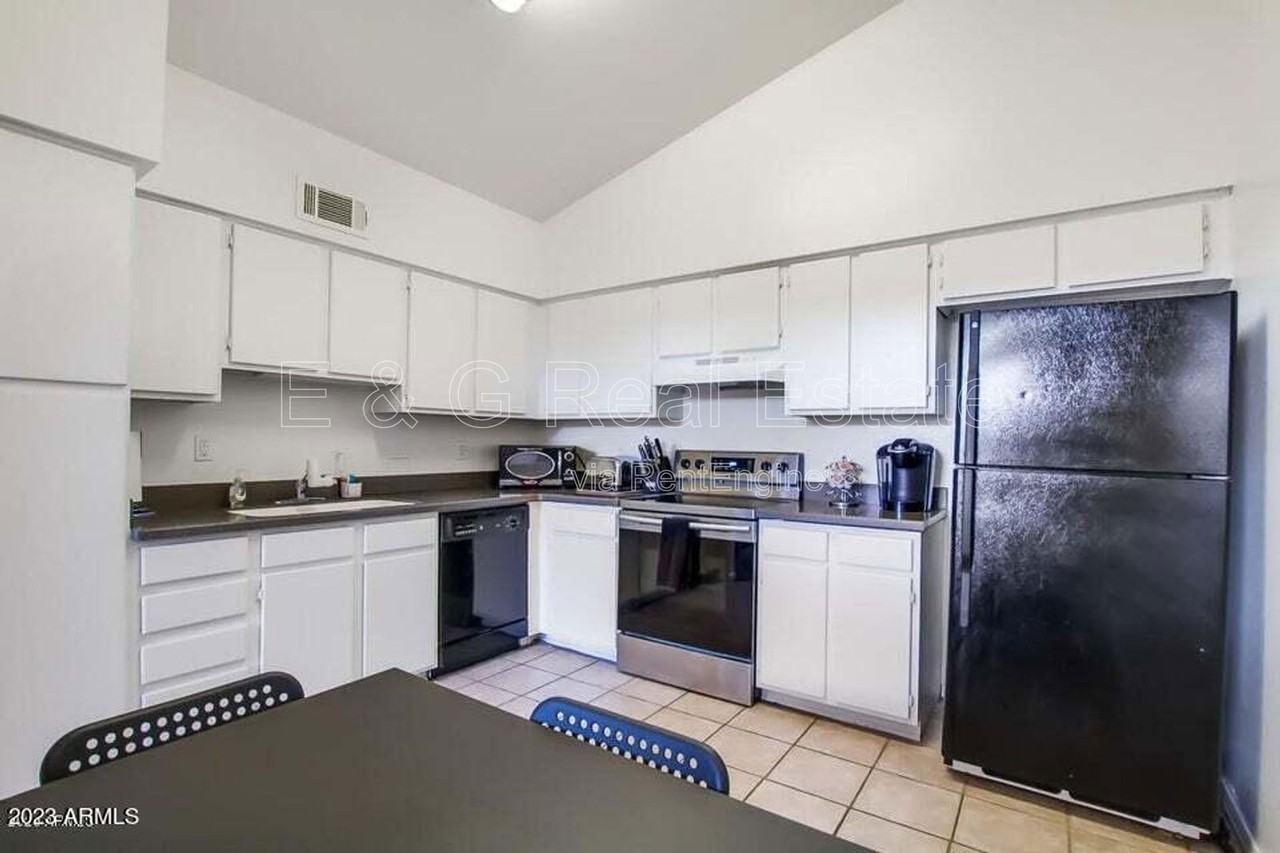 525 N May #10 - Photo 7 of 21