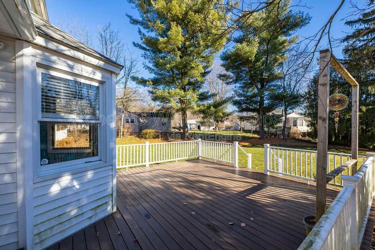 42 Valley View Ln - Photo 4 of 32