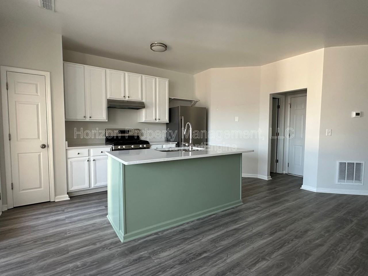 6461 Topside Ave - Photo 5 of 22