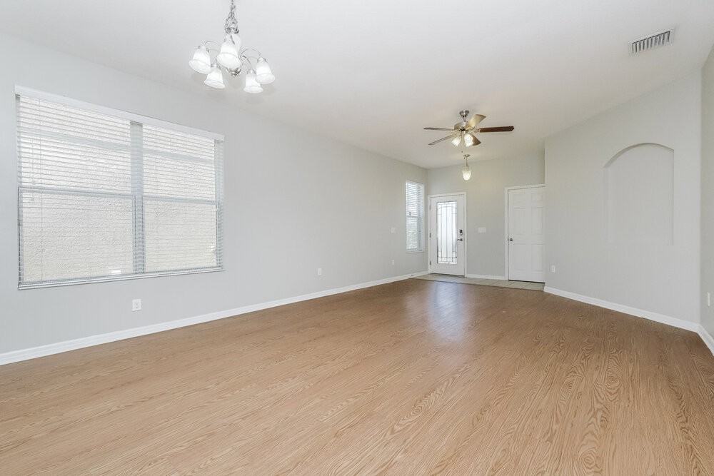 1031 Windton Oak Dr - Photo 4 of 16