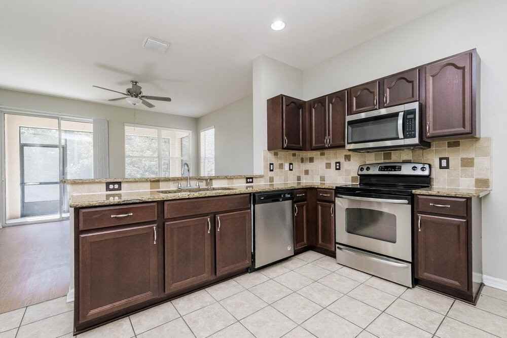 1031 Windton Oak Dr - Photo 6 of 16