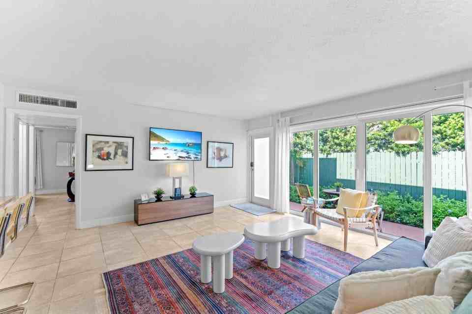 3725 South Olive Avenue - Photo 3 of 8