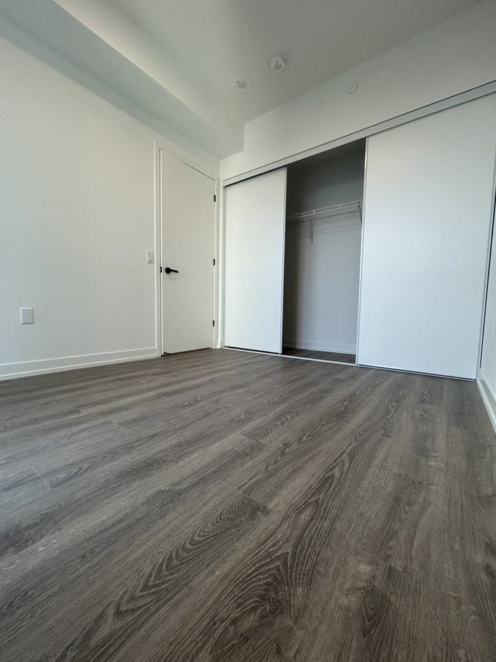 8 Interchange Way - Photo 3 of 9