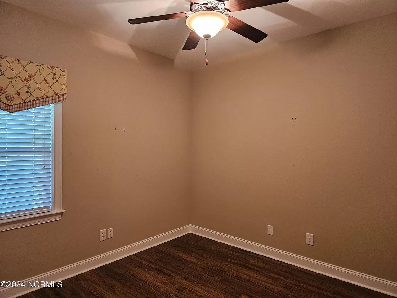 1928B Cambria Dr #B - Photo 3 of 11