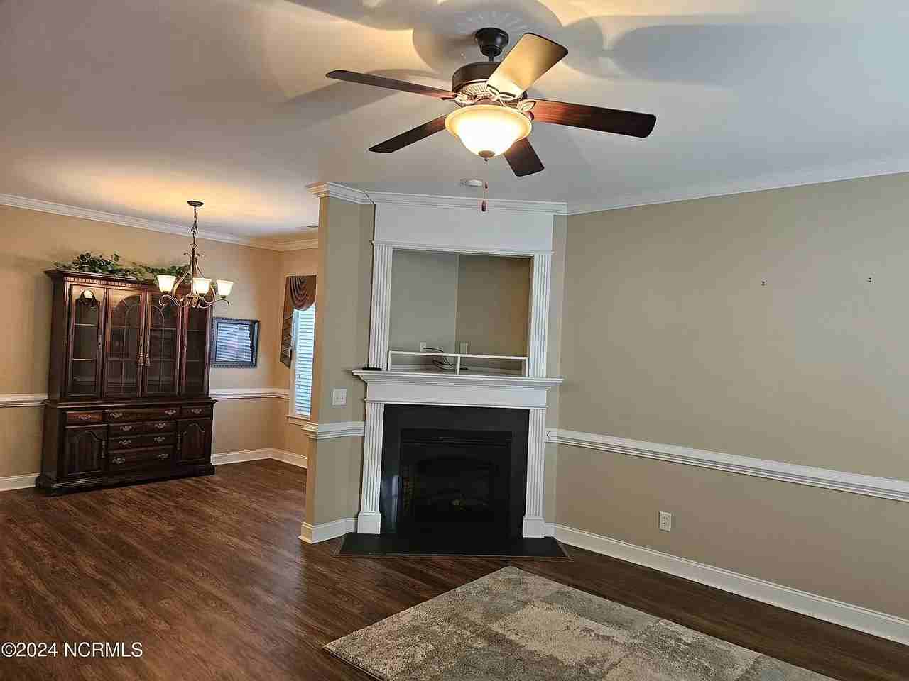 1928B Cambria Dr #B - Photo 4 of 11