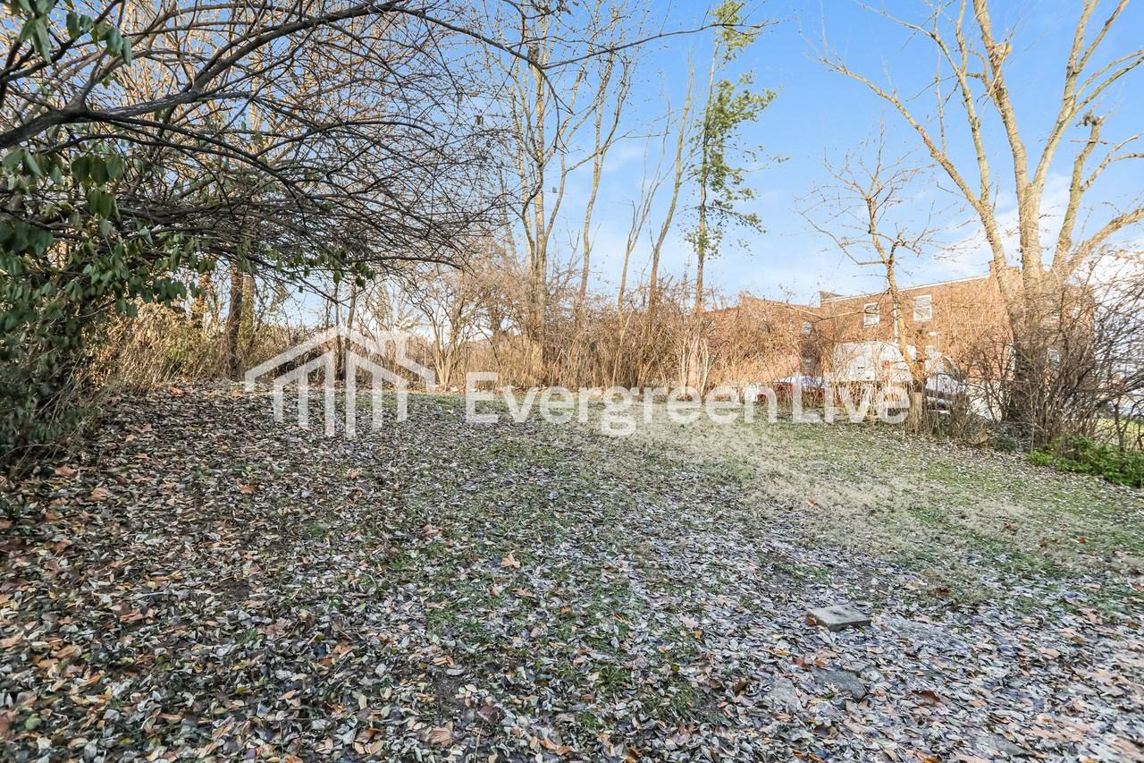 3316 Robinet Dr - Photo 4 of 15