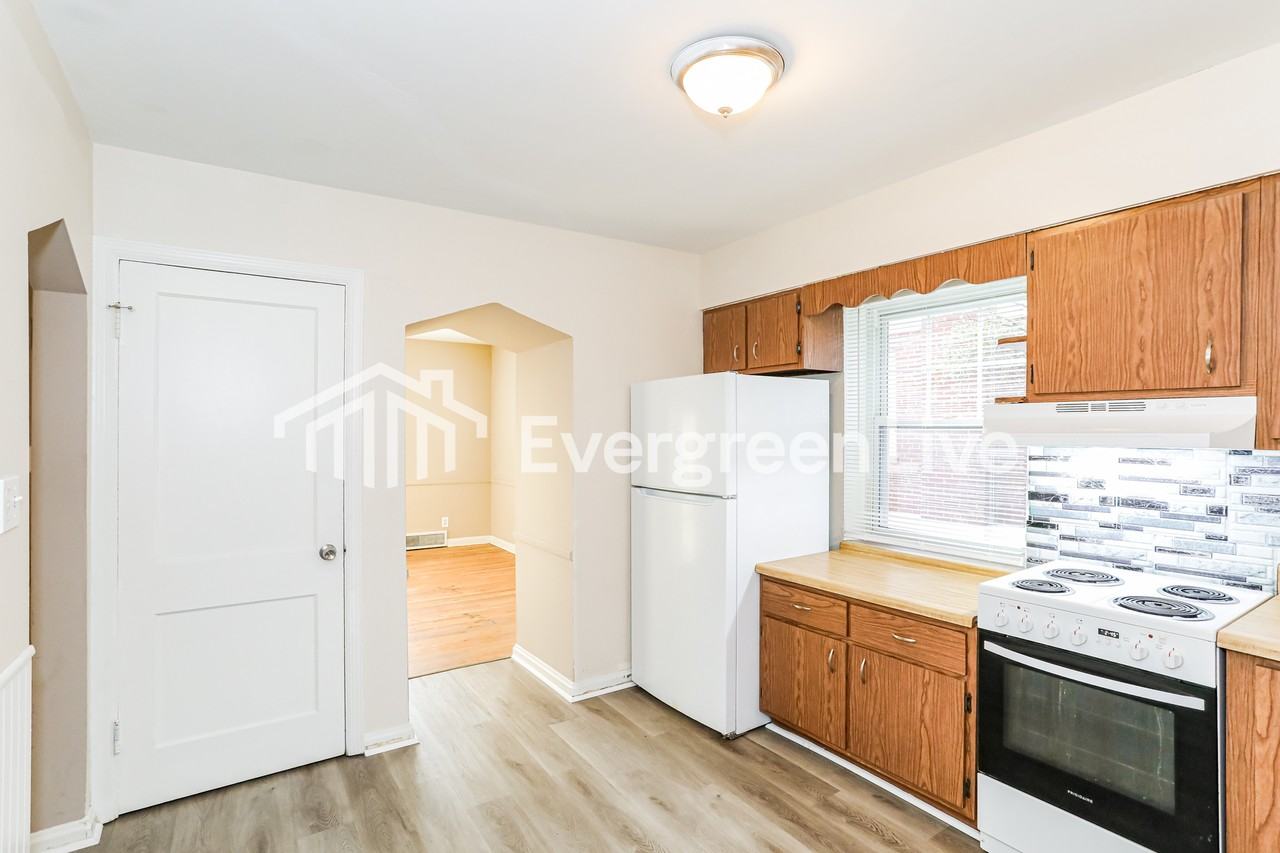 3316 Robinet Dr - Photo 5 of 15