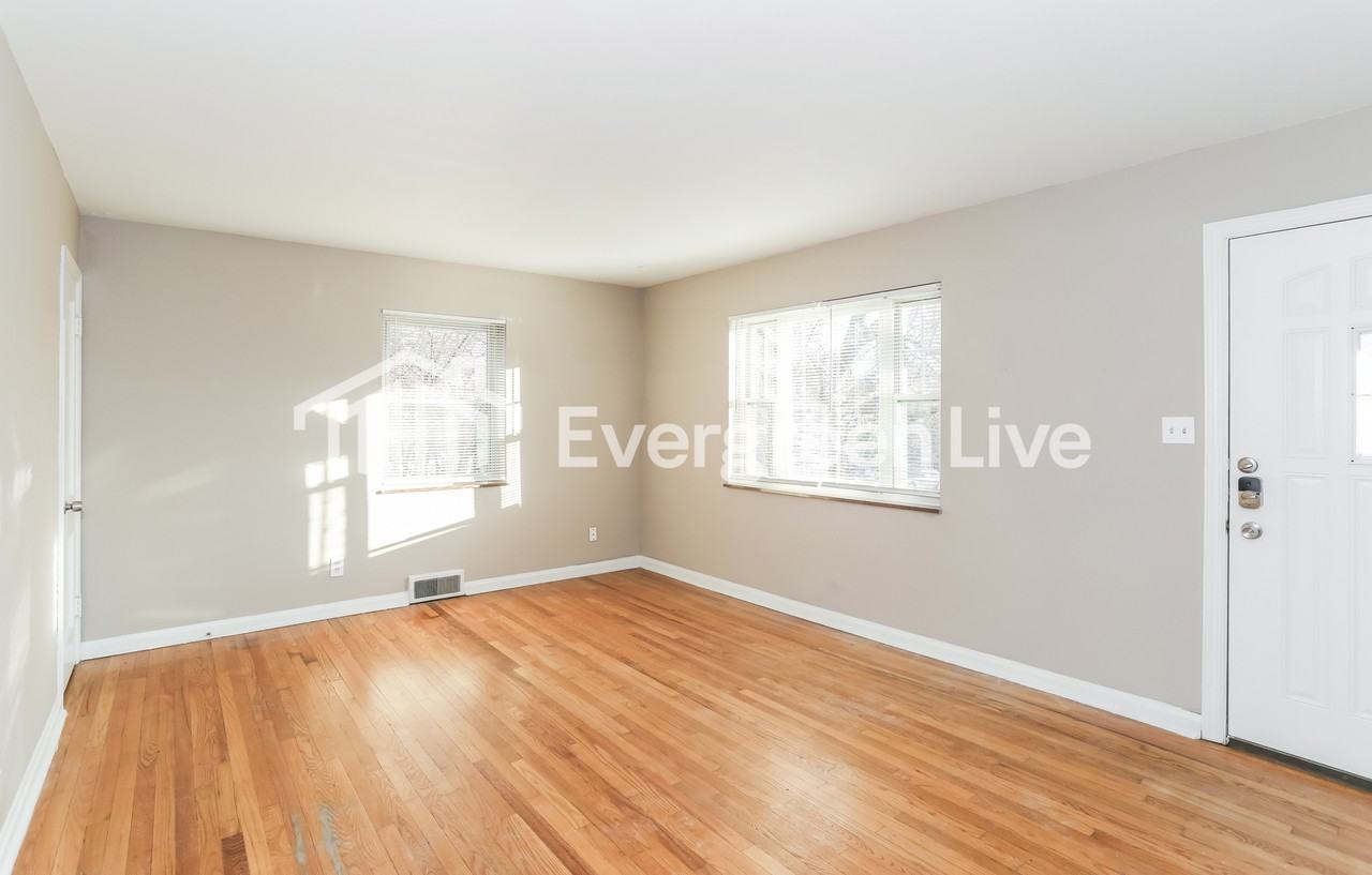 3316 Robinet Dr - Photo 7 of 15