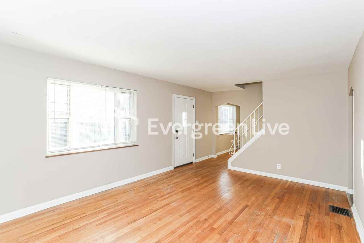 3316 Robinet Dr - Photo 4 of 15