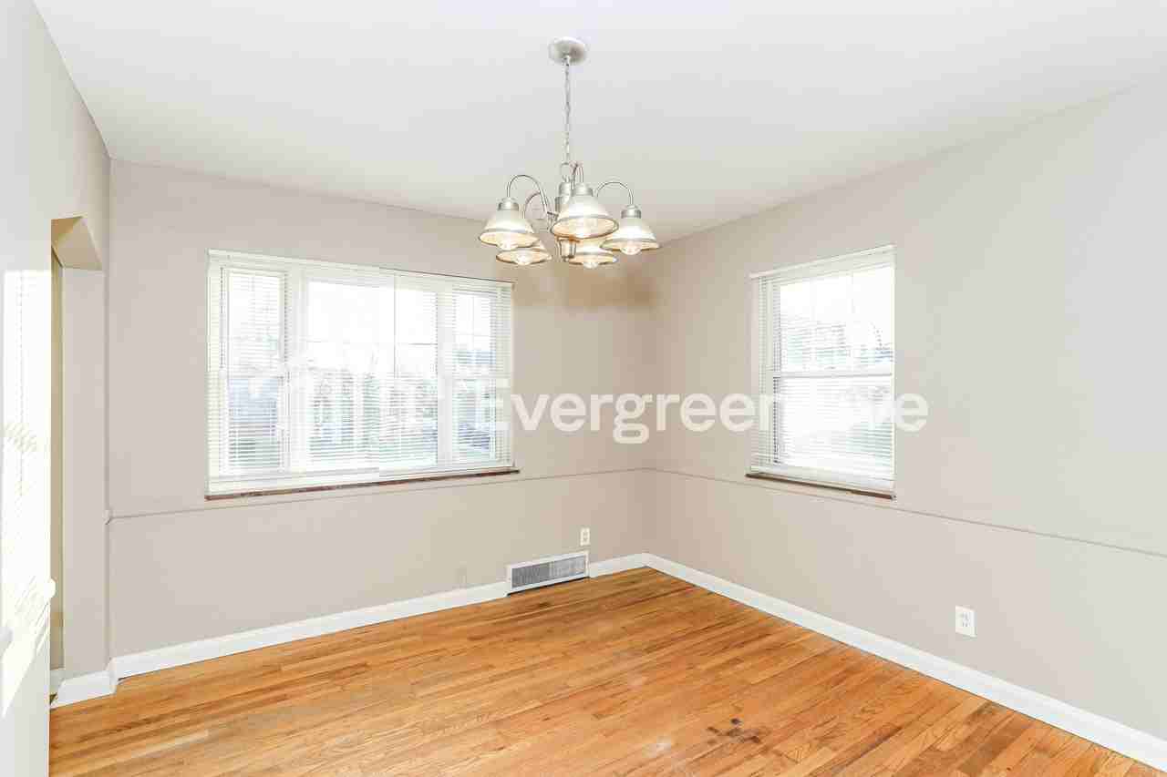 3316 Robinet Dr - Photo 5 of 15