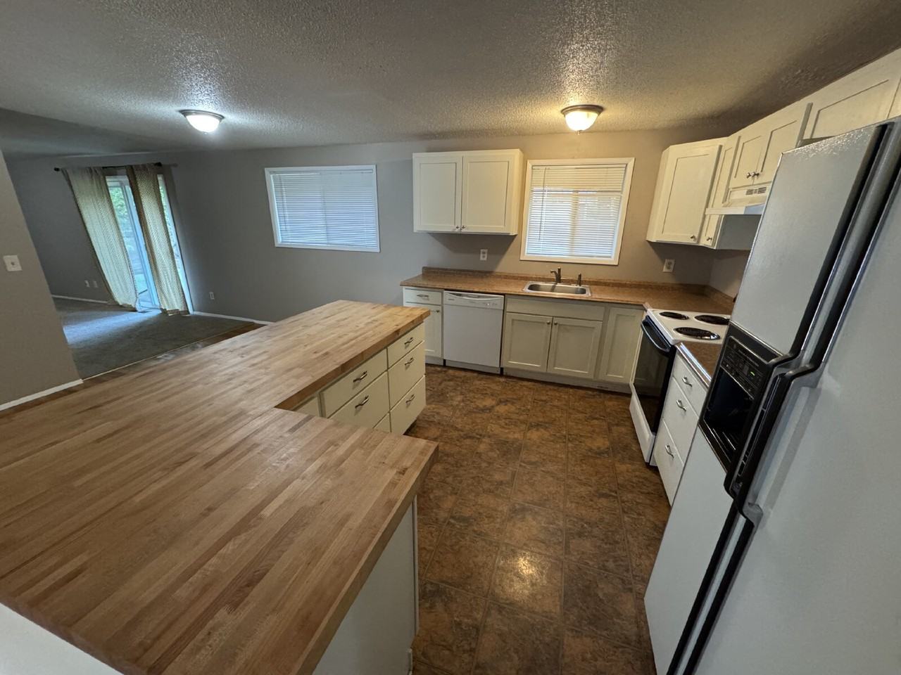 18531 Kristi Way - Photo 3 of 11