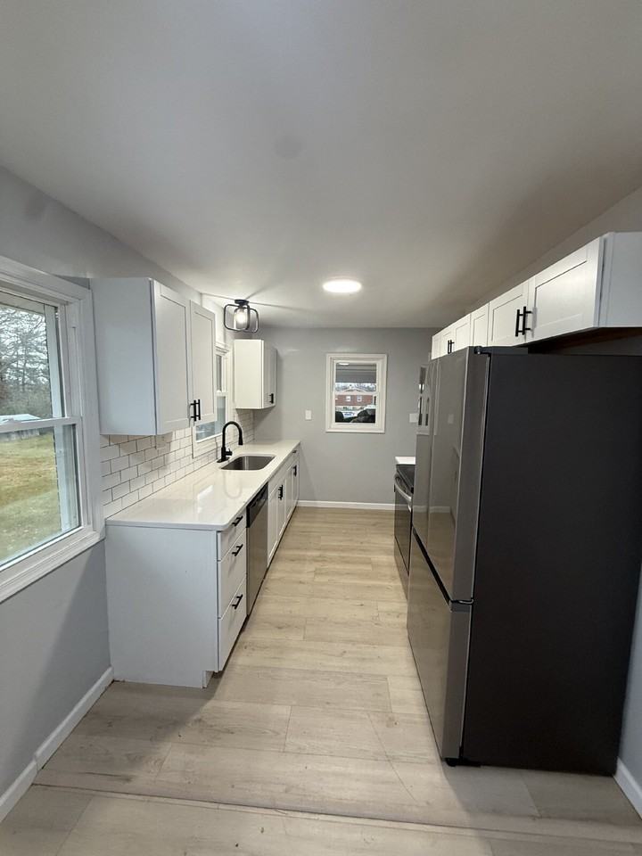 1801 Waterlick Rd - Photo 3 of 14