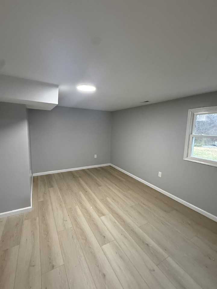 1801 Waterlick Rd - Photo 4 of 14