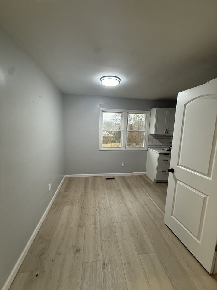 1801 Waterlick Rd - Photo 5 of 14