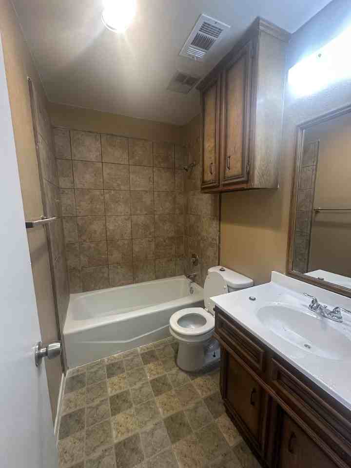 6407 28th St - Photo 7 of 11