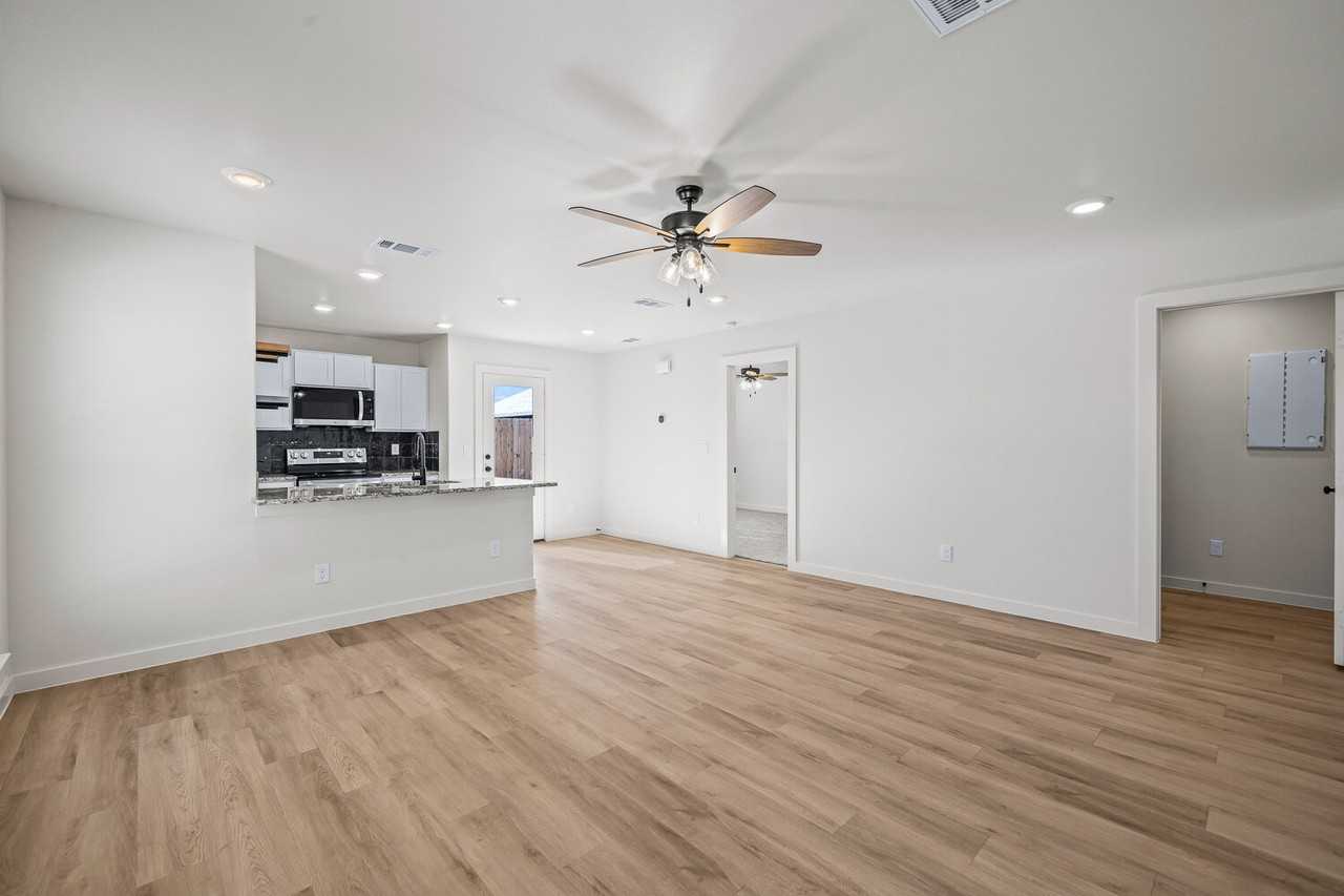 517 East 23rd Street - Photo 4 of 16