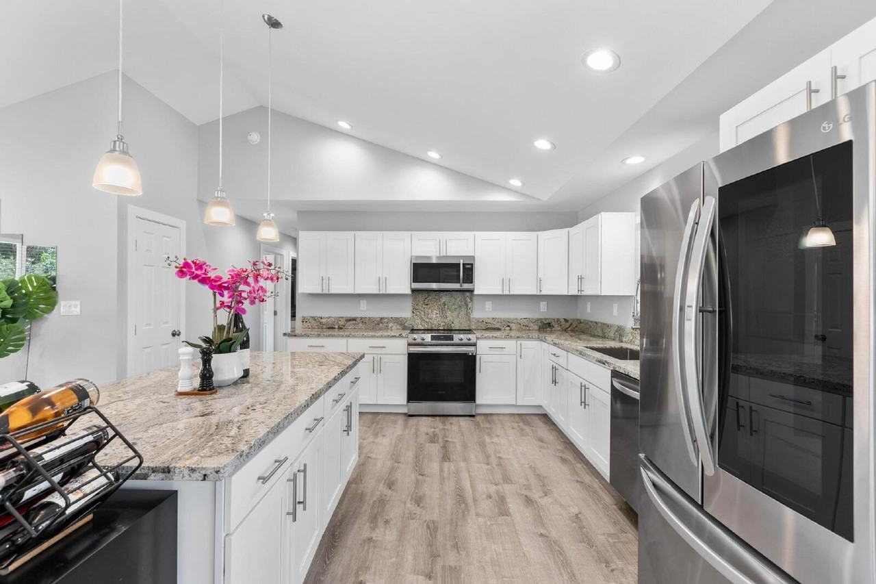 15-1625 14th Ave - Photo 3 of 50