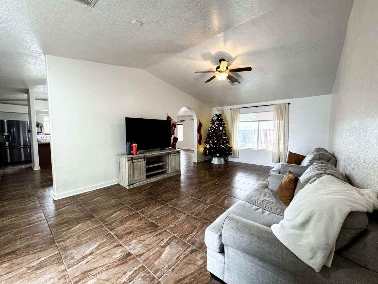 4197 S Boxwood Ave - Photo 6 of 36