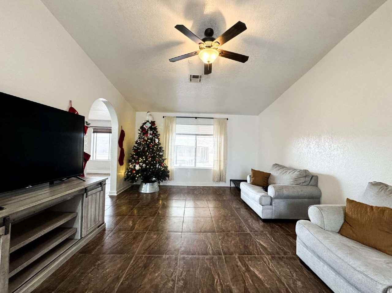 4197 S Boxwood Ave - Photo 7 of 36