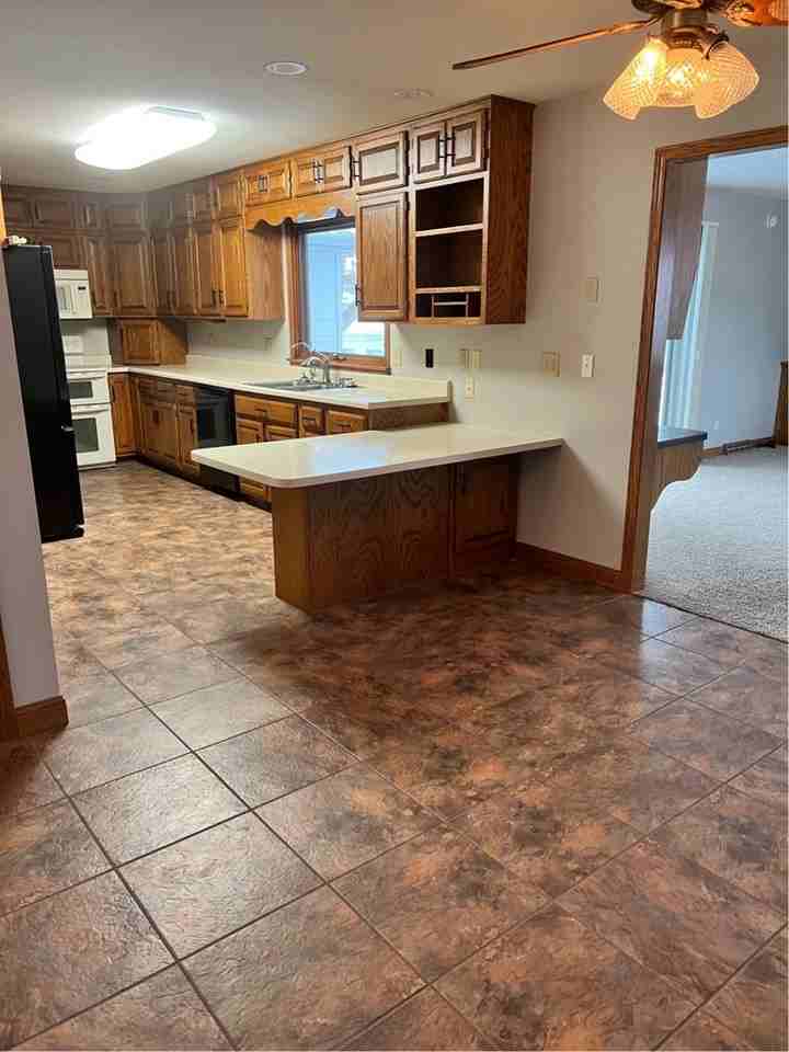 2605 W 34th St - Photo 4 of 16