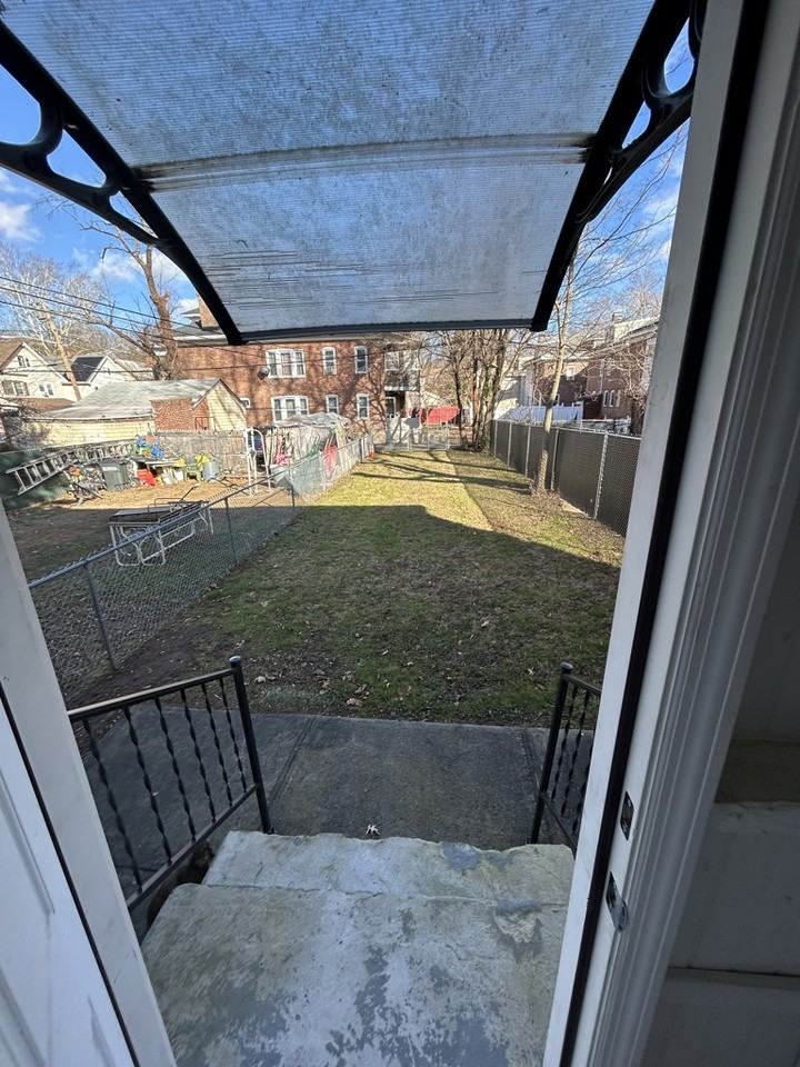 1116 W State St #1 - Photo 6 of 6