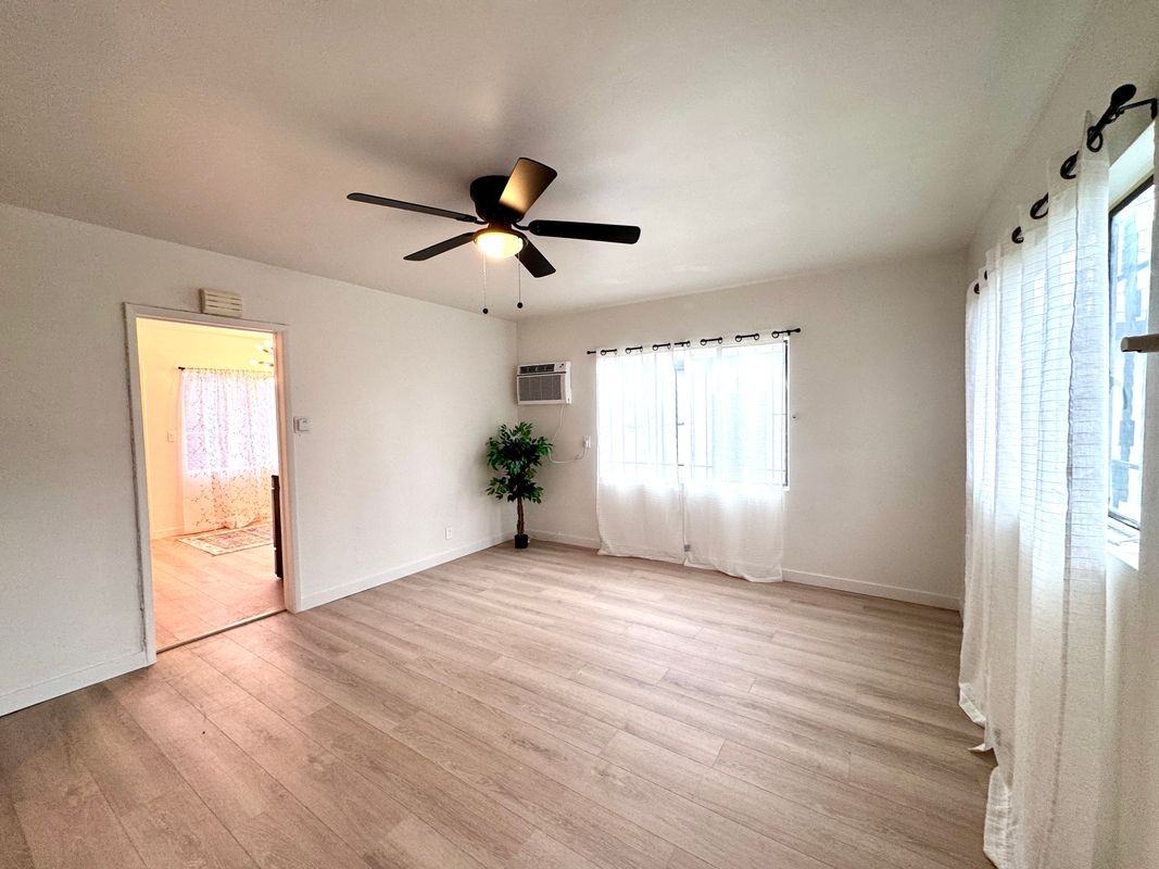 1540 W 60th St ##2 - Photo 2 of 14