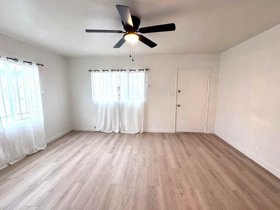 1540 W 60th St ##2 - Photo 4 of 14