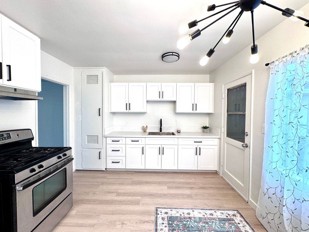 1540 W 60th St ##2 - Photo 6 of 14