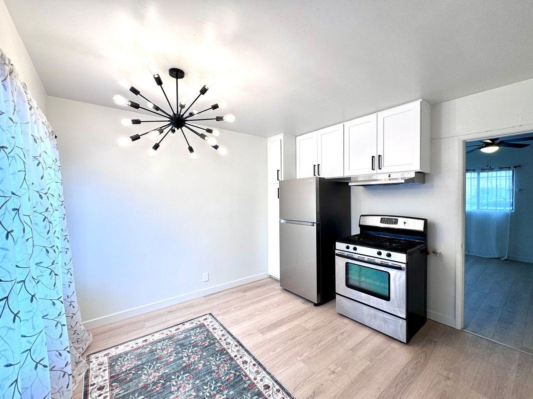 1540 W 60th St ##2 - Photo 7 of 14