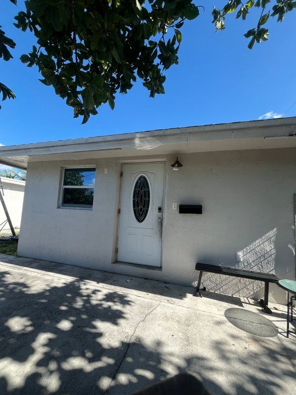 108 Arthur Ct - Photo 2 of 3