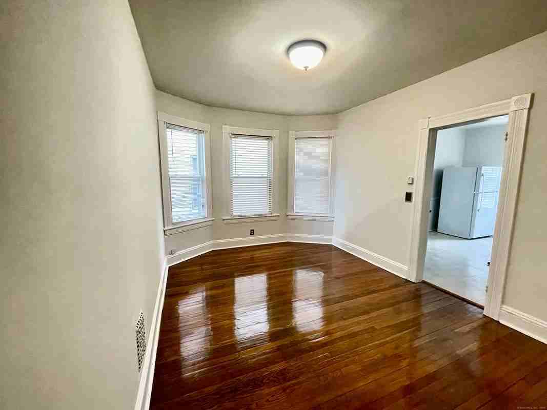 517 Brooks St - Photo 3 of 14