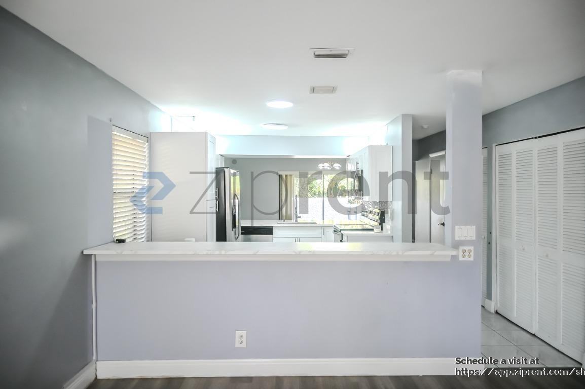 9761 Riverside Dr - Photo 5 of 40