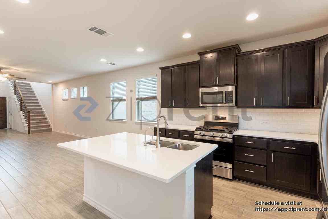 7603 Elk Grove Path - Photo 7 of 23