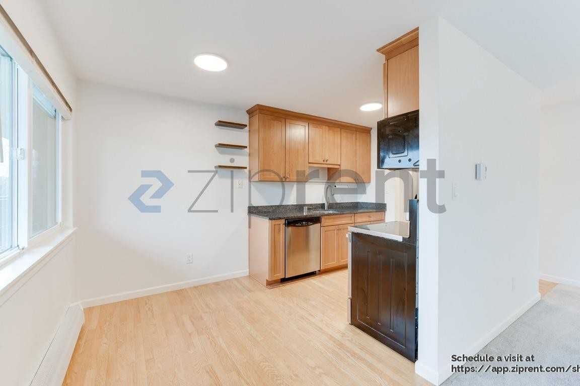 911 N 73rd St #401 - Photo 5 of 24