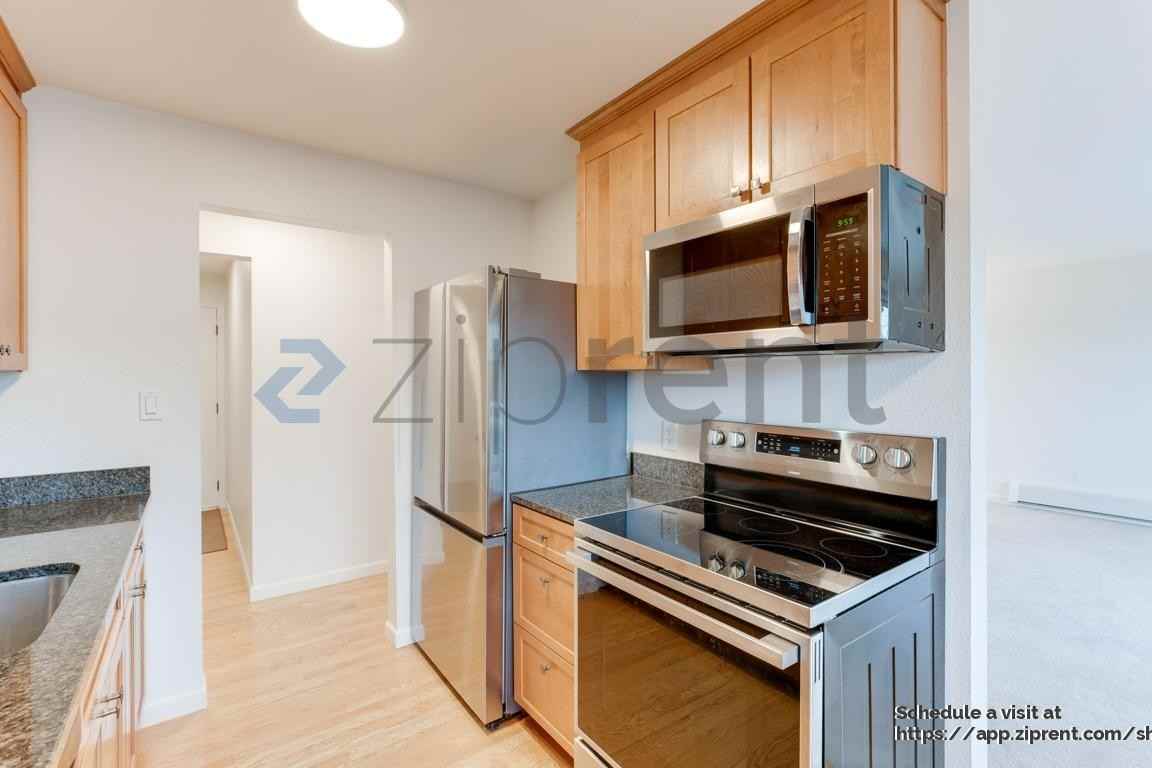 911 N 73rd St #401 - Photo 7 of 24