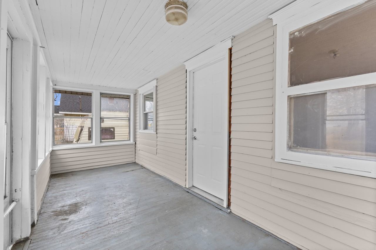 922 Dakin St #1 - Photo 5 of 23